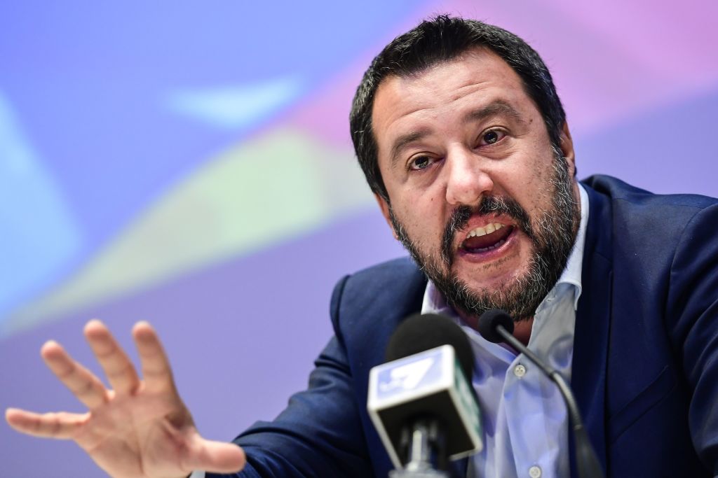Bộ trưởng Matteo Salvini cảnh báo: “Dữ liệu của người Ý phải còn ở Ý, tôi không muốn dữ liệu di động của mình đi qua Bắc Kinh. An ninh phải đứng hàng đầu rồi mới đến tính đến những lý do kinh tế”.