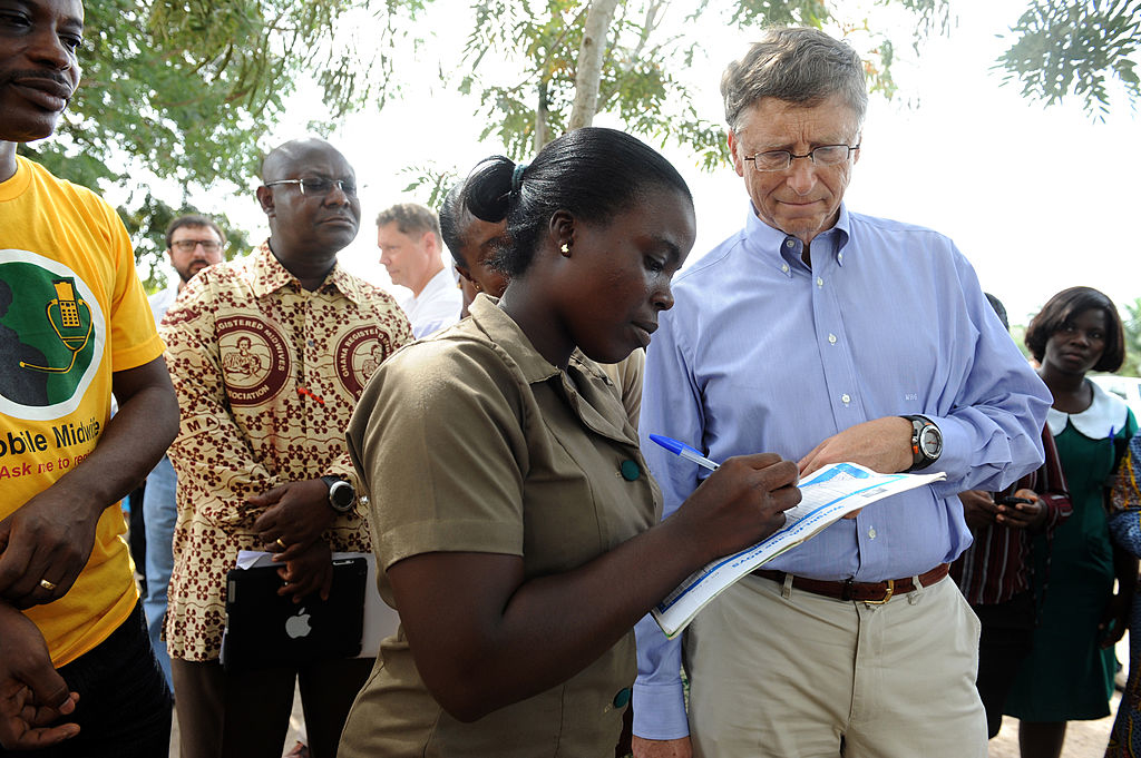 Quỹ Gates & Melinda Gates Foundation đã rót 10 tỷ cho 3 tổ chức lớn khác nhau, từ đó tăng cường khả năng tiếp cận với vaccine và thuốc men cho người dân tại các quốc gia đang phát triển. (Ảnh: Getty)