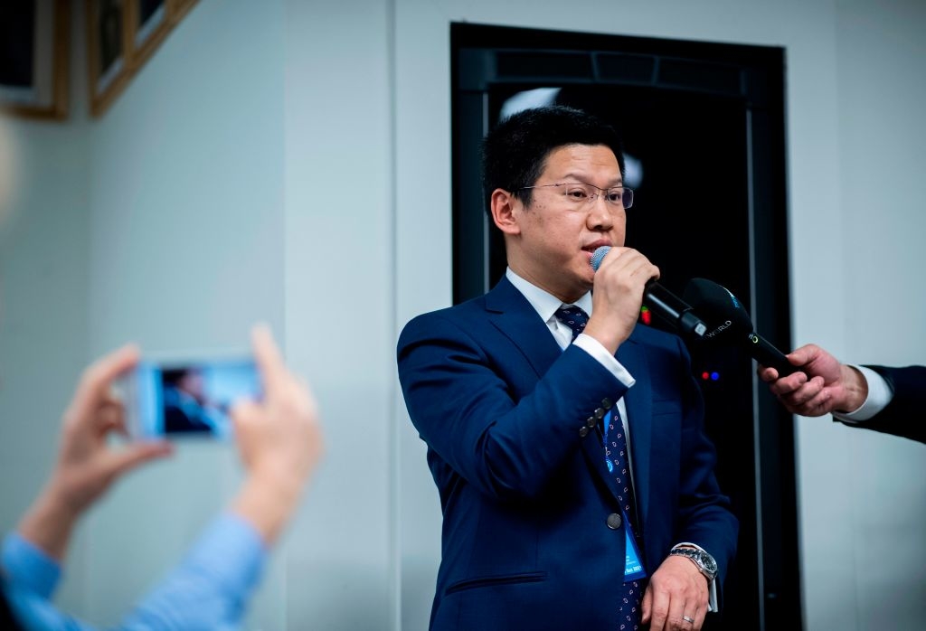 Xing Jisheng, Thư ký của Phái bộ Trung Quốc tại Liên Hợp Quốc, phát biểu trong cuộc họp báo của Tổ chức Theo dõi Nhân quyền tại trụ sở Liên Hợp Quốc vào ngày 14/01/2020, ở New York. (Ảnh: Getty)