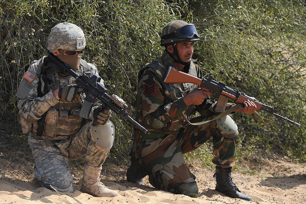 Các binh sĩ Ấn Độ và Hoa Kỳ tham gia cuộc tập trận quân sự Yudh Abhyas 2012 tại Mahajan thuộc khu vực Rajasthan vào ngày 13/3/2012. 