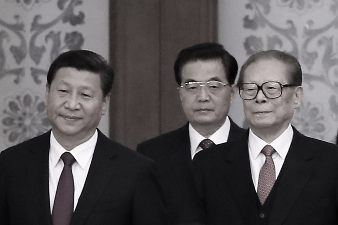 (Từ trái sang phải) Người đứng đầu Đảng Cộng sản Trung Quốc (ĐCSTQ) Tập Cận Bình và những người tiền nhiệm của ông là Hồ Cẩm Đào và Giang Trạch Dân được nhìn thấy ở Bắc Kinh, Trung Quốc, vào ngày 30/9/2014. (Feng Li / Getty Images)