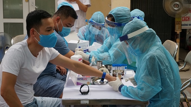 Việt Nam: Dịch Covid-19 rất báo động, cần sẵn sàng nếu có 30.000 ca nhiễm