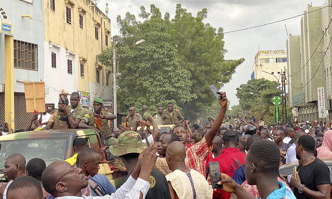 Mali binh biến, tổng thống từ chức, quốc hội giải tán