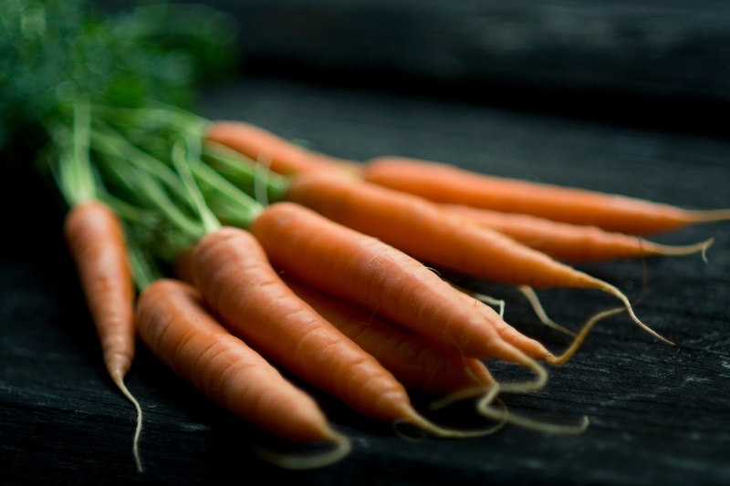 Vitamin A có trong cà rốt sẽ khiến những sợi tóc trên đầu bạn mọc lên nhanh chóng!