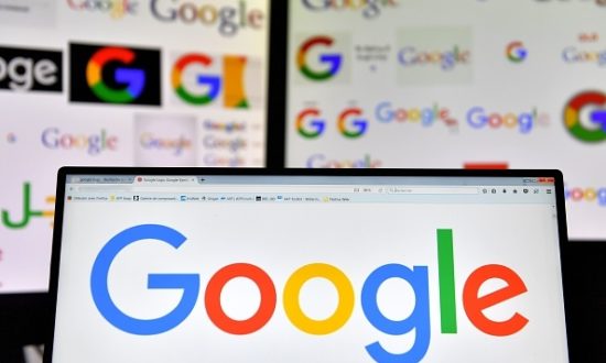 Một bức ảnh chụp ngày 20 tháng 11 năm 2017 cho thấy các logo của công ty công nghệ đa quốc gia Google của Mỹ hiển thị trên màn hình máy tính (Ảnh: LOIC VENANCE / AFP qua Getty Images)