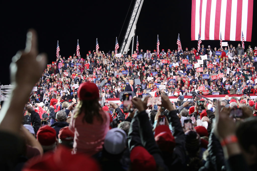 Rất đông người dân ủng hộ Tổng thống Trump đã đổ về nghe bài phát biểu. (Ảnh: Spencer Platt/Getty Images)