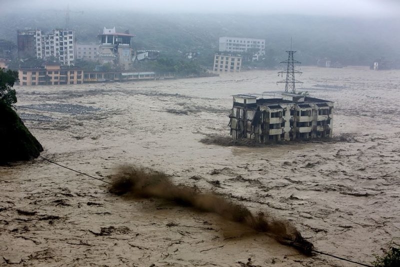 Ông Anthony Cheng dự đoán một khi lũ lụt xảy ra, sức tàn phá sẽ tăng gấp bội. (Ảnh: AFP/AFP via Getty Images)