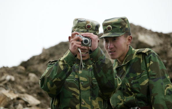 ĐCS Trung Quốc trang bị 'thiết bị tự huỷ' tàn nhẫn cho các binh lính | NTD  Việt Nam (Tân Đường Nhân)