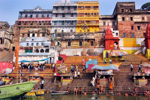 Thành phố Varanasi được mệnh danh là thánh địa trong Ấn Độ giáo và Phật giáo.